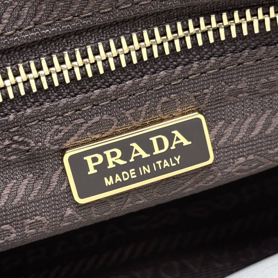 RP 3430000 Prada Bonnie Medium 32x15.5x12 1BA426 EE00