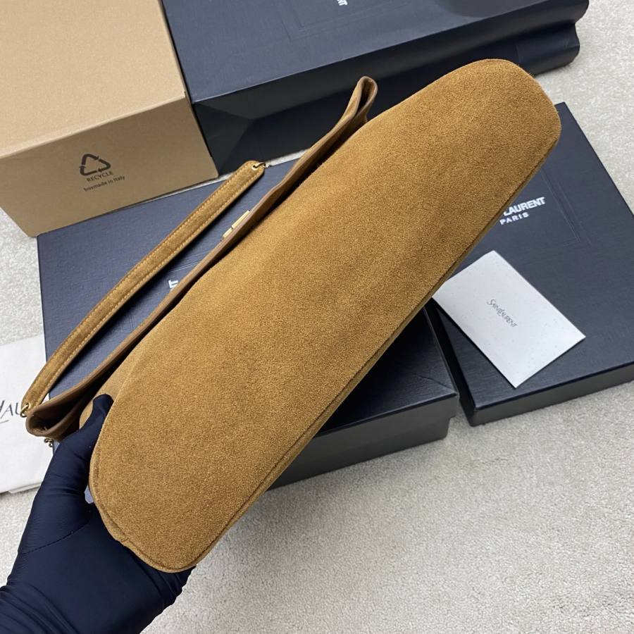 Saint Laurent Envelope Large 32 x 23 x 6 B0EA