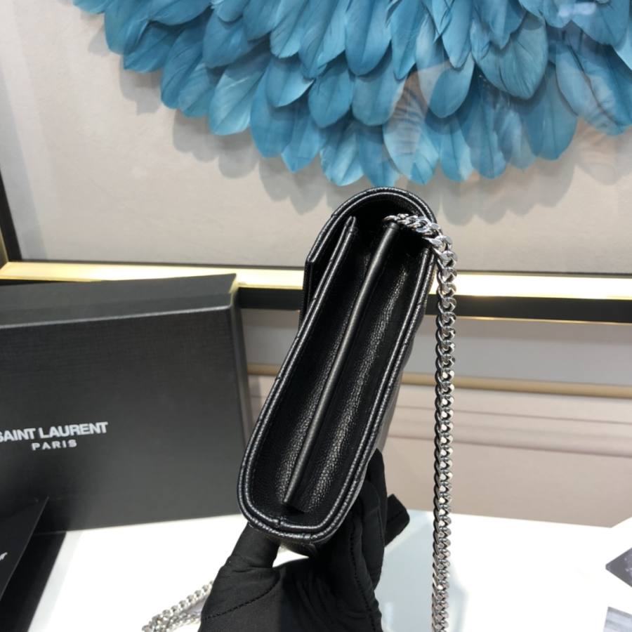 Saint Laurent Envelope WOC 19 x 11.5 x 4 58B9