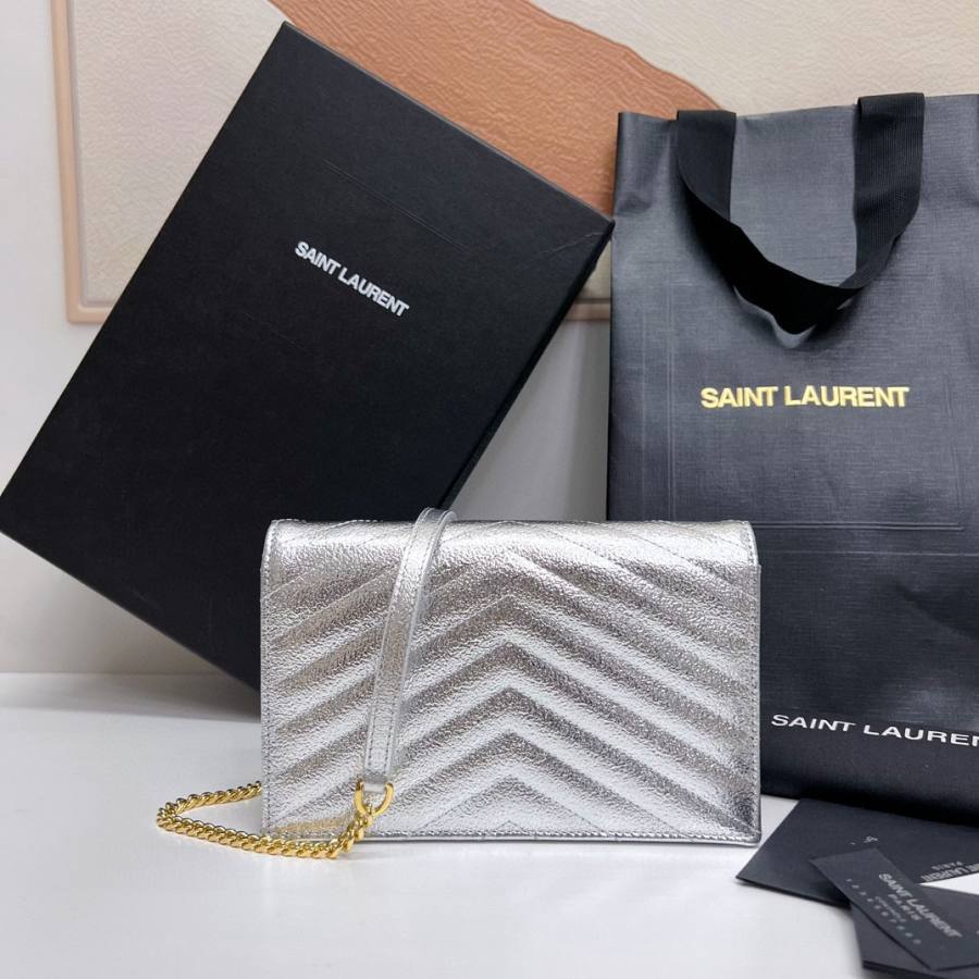 Saint Laurent Envelope WOC 19 x 11.5 x 4 EC10