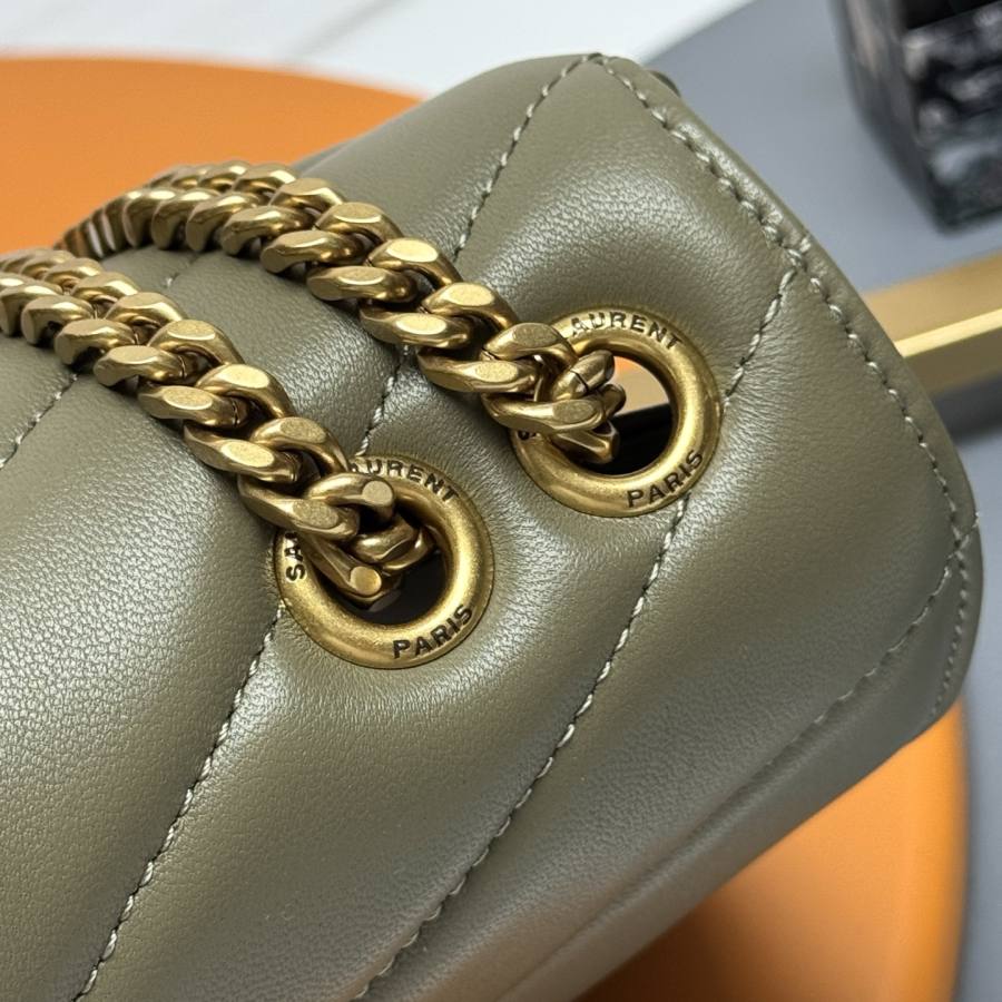 Saint Laurent Loulou Small 25 x 17 x 9 3E89