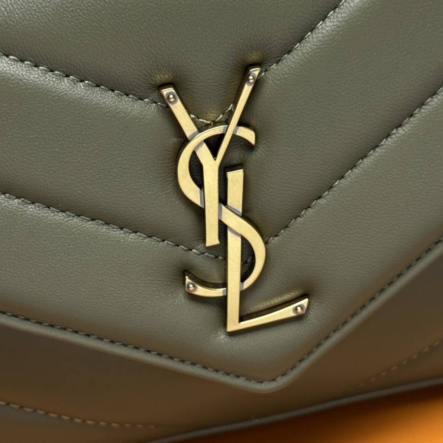 Saint Laurent Loulou Small 25 x 17 x 9 3E89