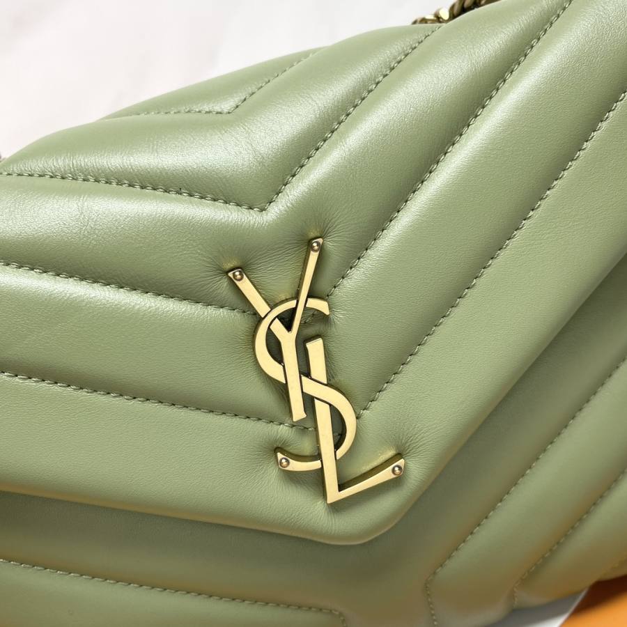 Saint Laurent Loulou Small 25 x 17 x 9 E35B
