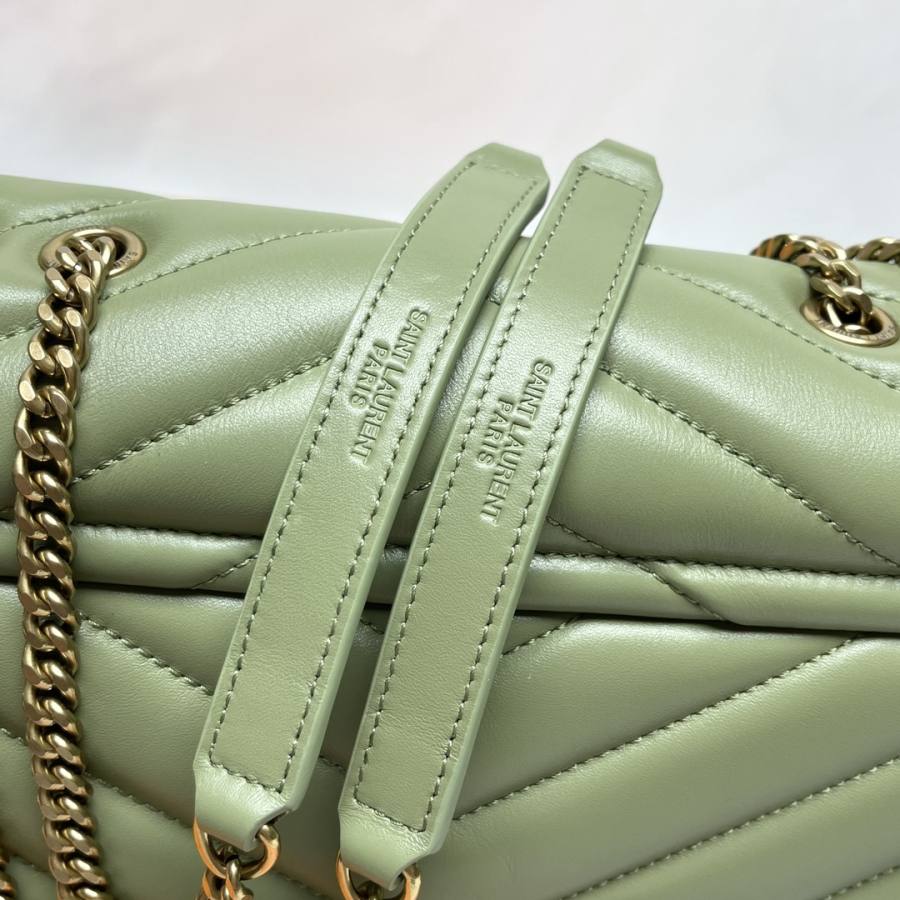 Saint Laurent Loulou Small 25 x 17 x 9 E35B