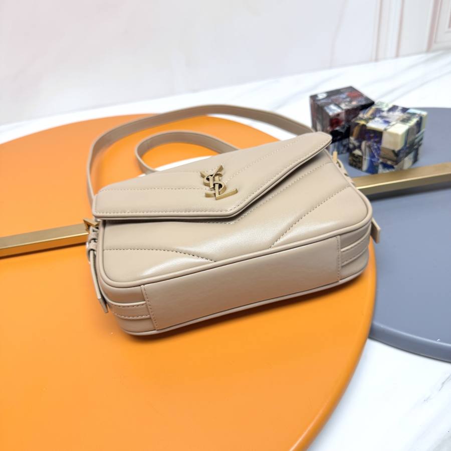 Saint Laurent Loulou Toy 20 x 14 x 7 C4C9