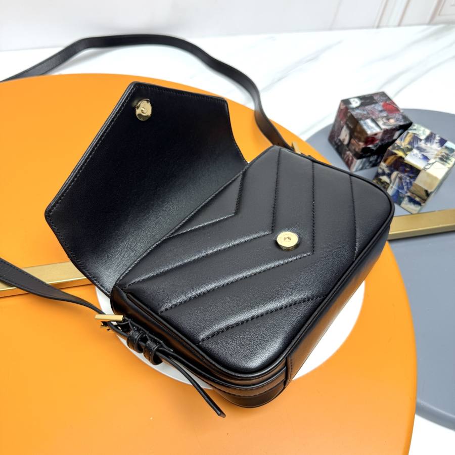 Saint Laurent Loulou Toy 20 x 14 x 7 F6C3