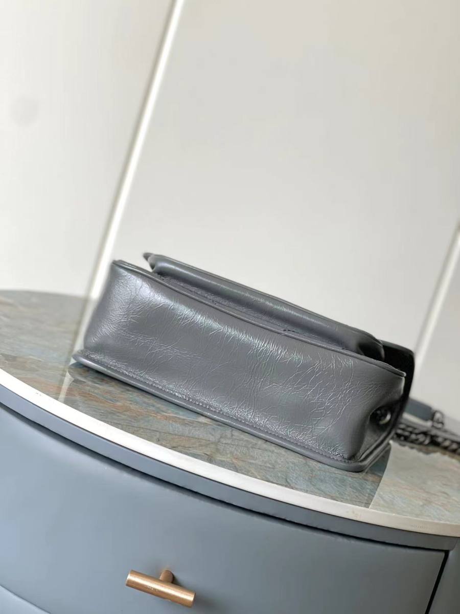 Saint Laurent Niki Medium 28 x 20 x 8.5 463D