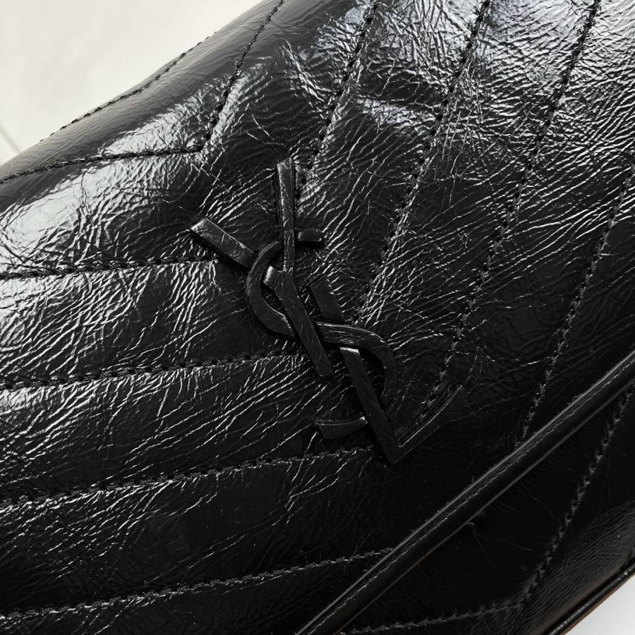 Saint Laurent Niki Medium 28 x 20 x 8.5 4FAD