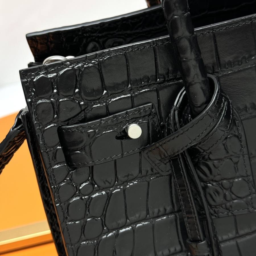Saint Laurent Sac de Jour Baby 26 x 20 x 13 3C15