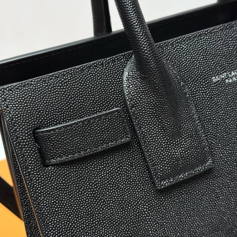 Saint Laurent Sac de Jour Baby 26 x 20 x 13 AC6E