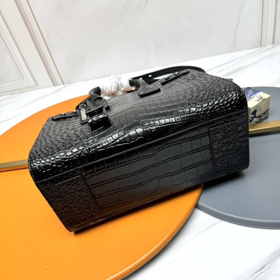 Saint Laurent Sac de Jour Small 32 x 24 x 16 33F2
