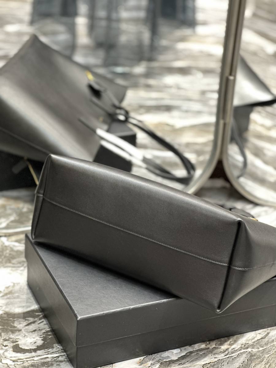 Saint Laurent Shopping Tote D2F0