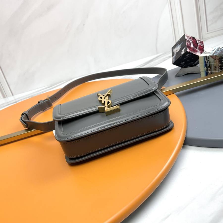 Saint Laurent Solferino Box 23 x 16 x 8 E7B0