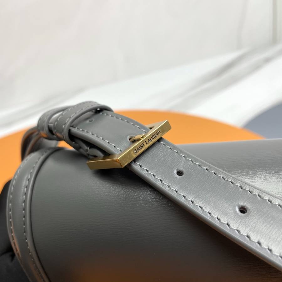 Saint Laurent Solferino Box 23 x 16 x 8 E7B0
