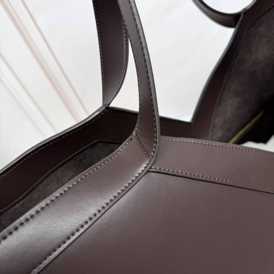 Saint Laurent Y Tote 2189