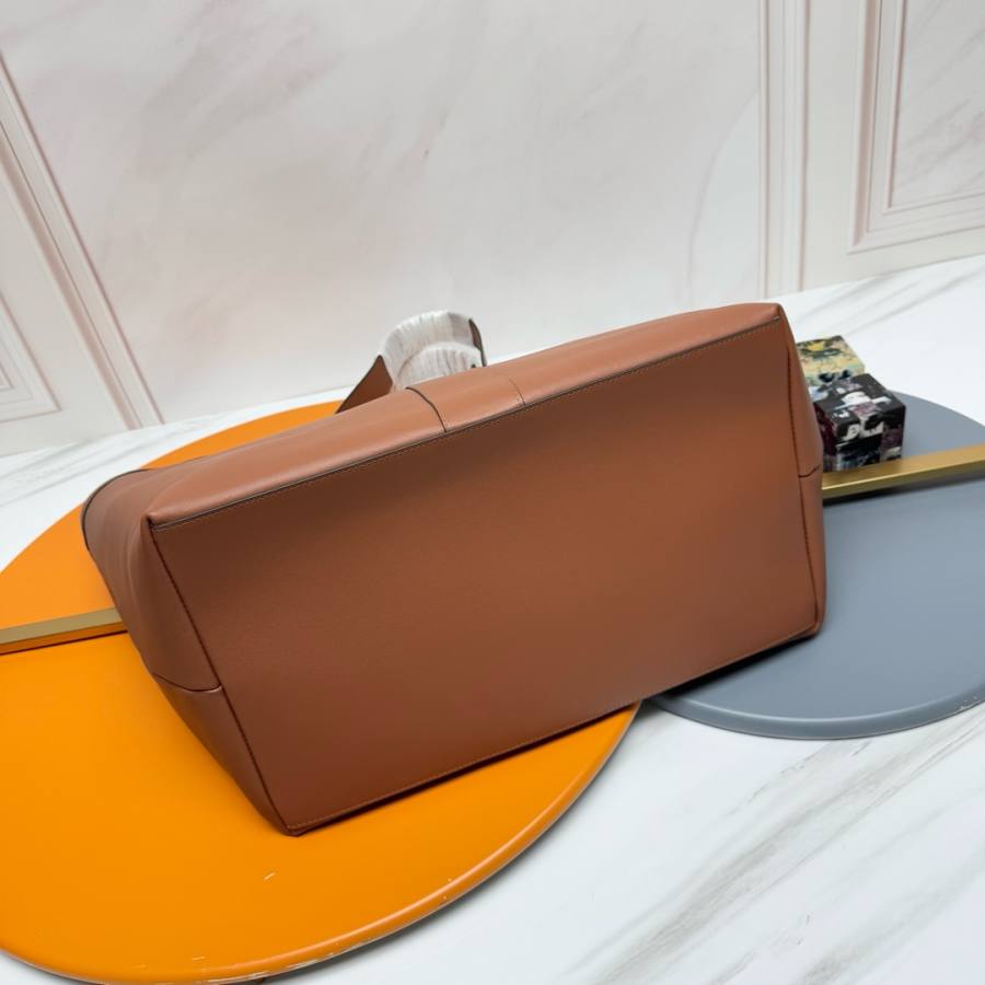 Saint Laurent Y Tote 2A34