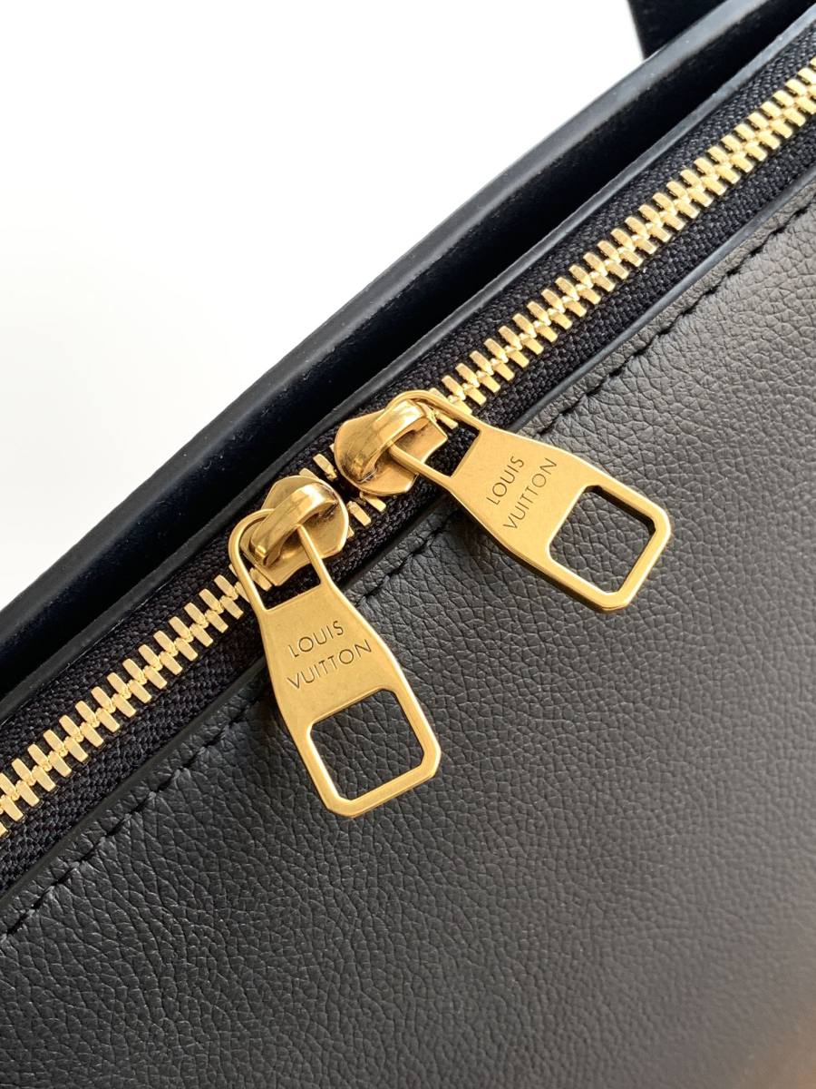 Louis Vuitton Alma BB M26257 23.5 x 17.5 x 11.5 7FDB