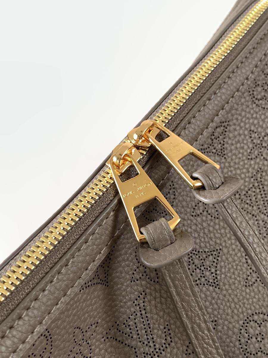 Louis Vuitton Bloom Mini Hobo M13157 20 x 12 x 8 A9EE