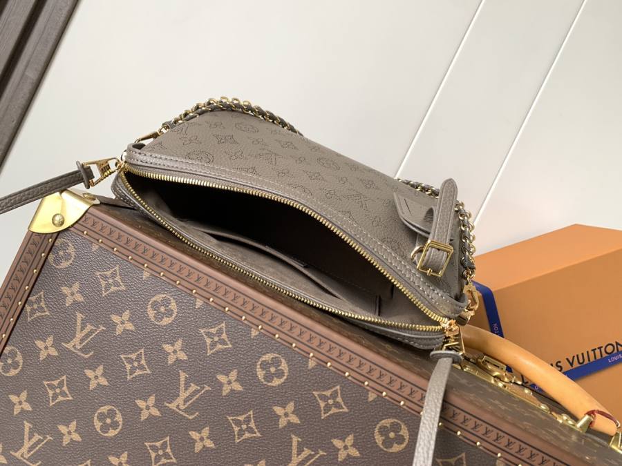 Louis Vuitton Bloom Mini Hobo M13157 20 x 12 x 8 A9EE