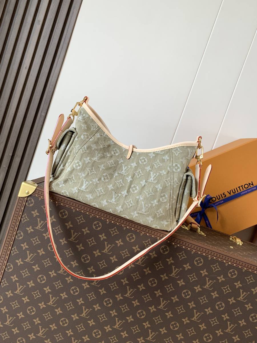 Louis Vuitton CarryAll MM M27623 36 x 28 x 16 3734