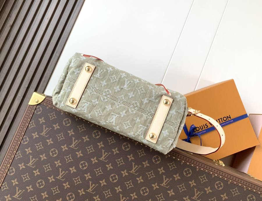 Louis Vuitton CarryAll MM M27623 36 x 28 x 16 3734
