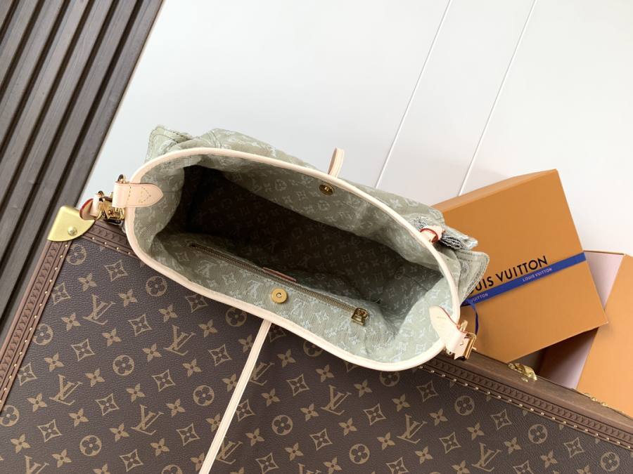 Louis Vuitton CarryAll MM M27623 36 x 28 x 16 3734