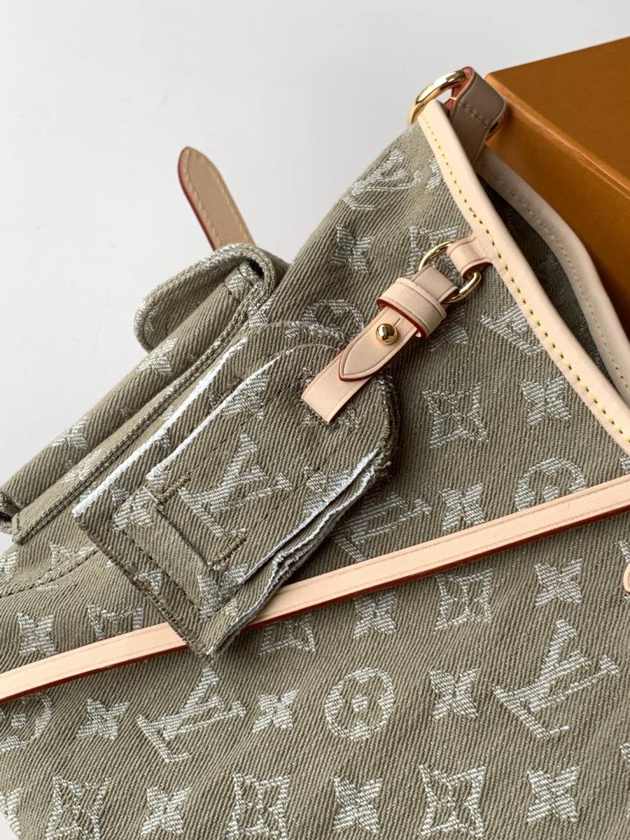 Louis Vuitton CarryAll MM M27623 36 x 28 x 16 3734