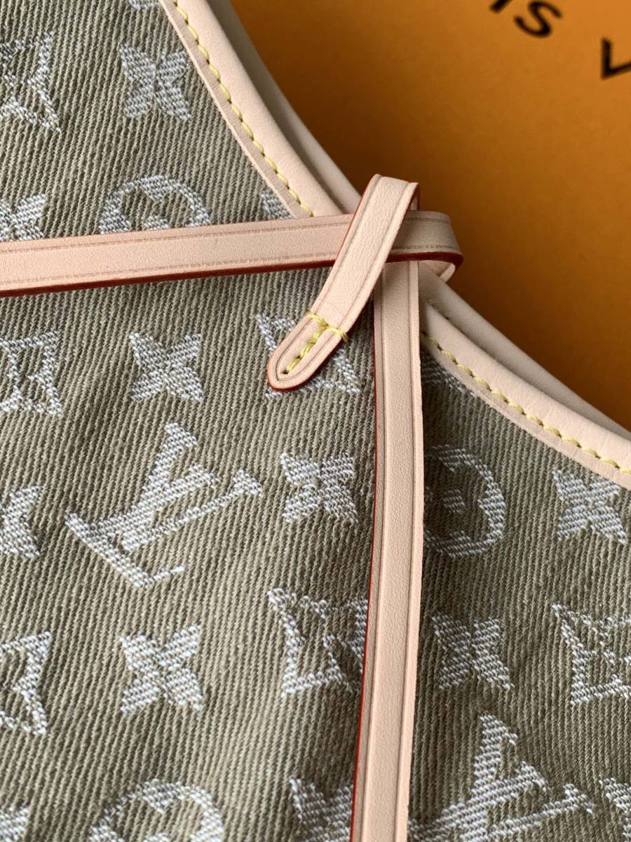 Louis Vuitton CarryAll MM M27623 36 x 28 x 16 3734