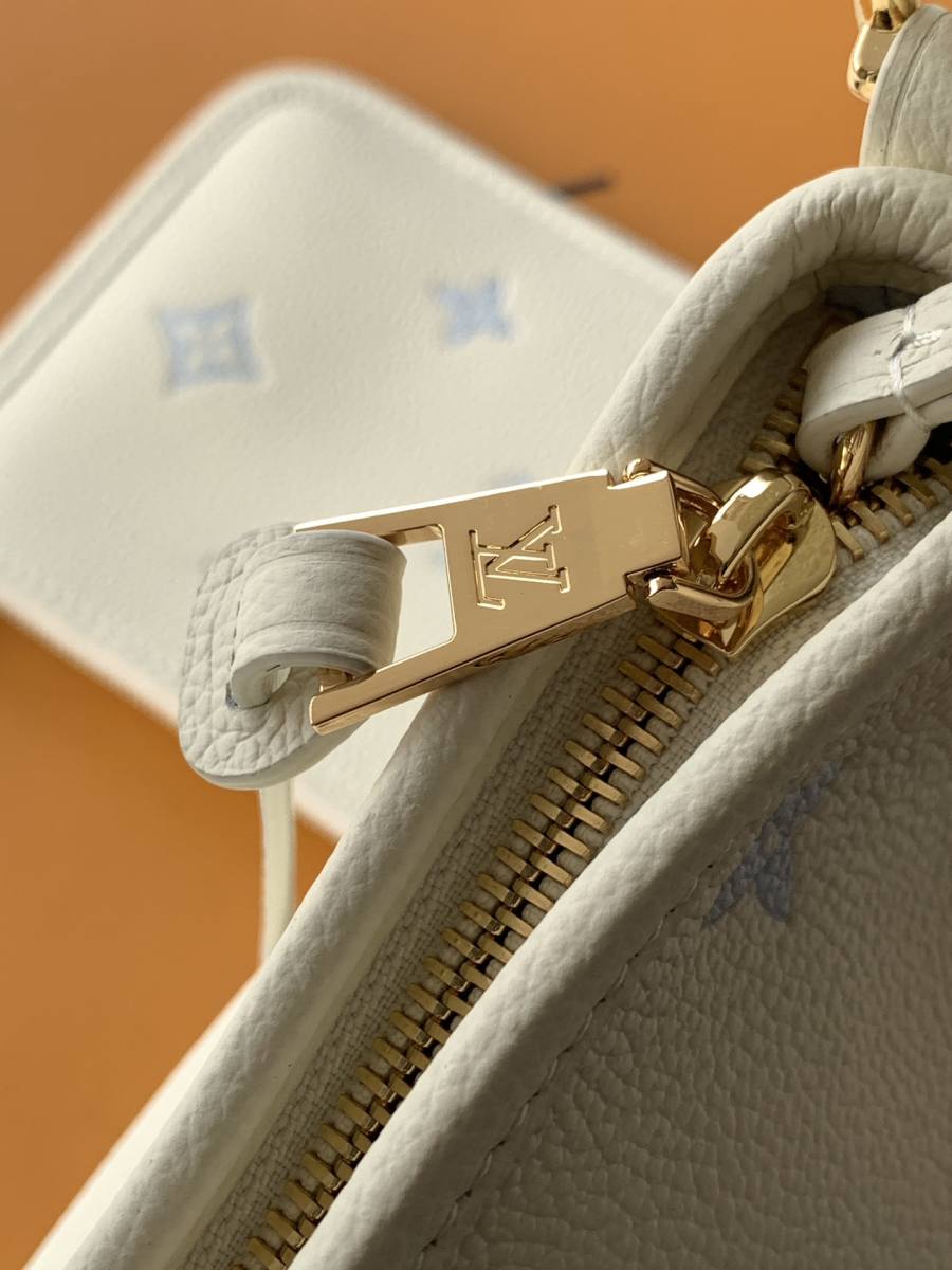 Louis Vuitton CarryAll PM M27573 30 x 24 x 14 F6A1