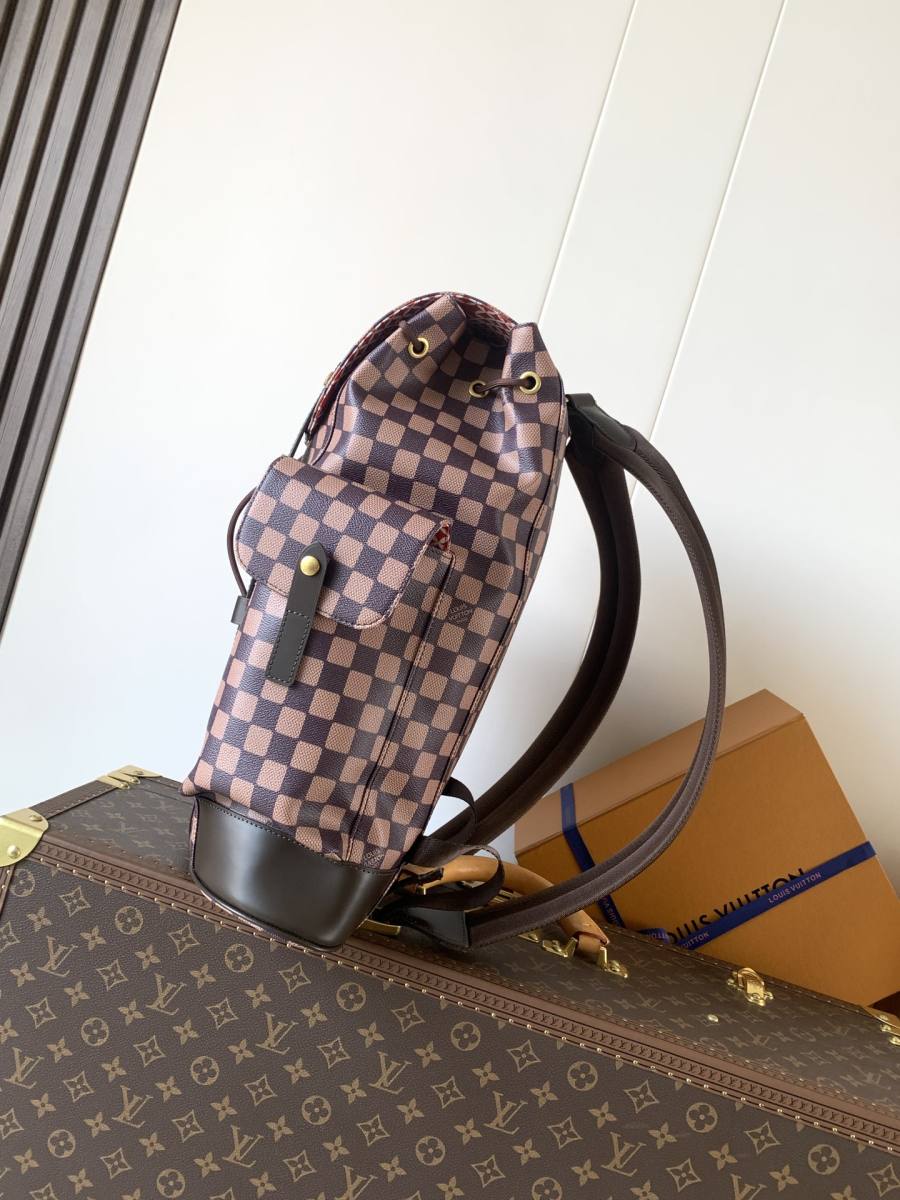 Louis Vuitton Christopher PM 32 x 41 x 15 1702