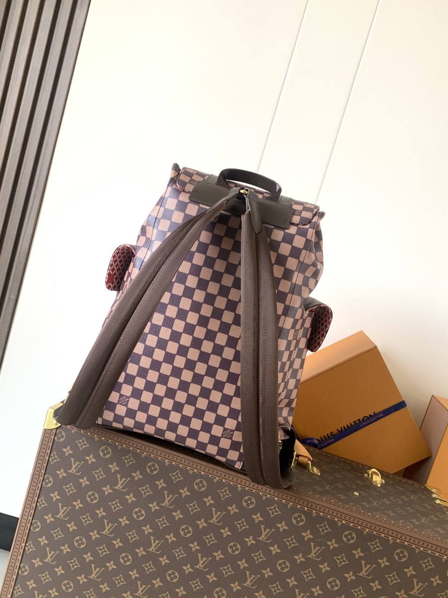 Louis Vuitton Christopher PM 32 x 41 x 15 1702