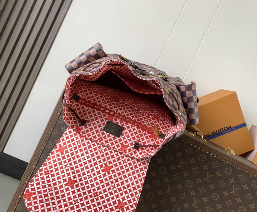 Louis Vuitton Christopher PM 32 x 41 x 15 1702