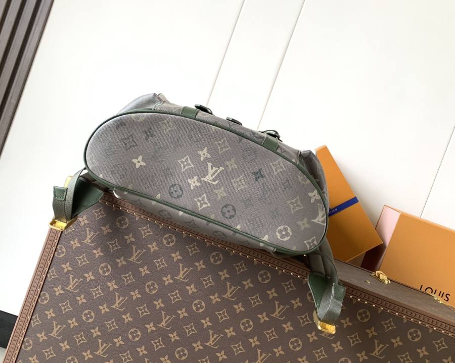 Louis Vuitton Christopher PM M27080 32 x 41 x 15 7107