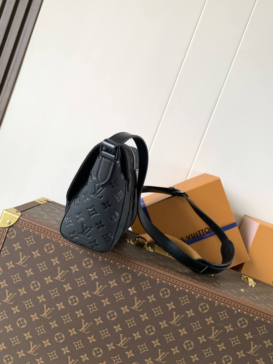 Louis Vuitton Christopher PM M28324 32 x 41 x 15 AF4D