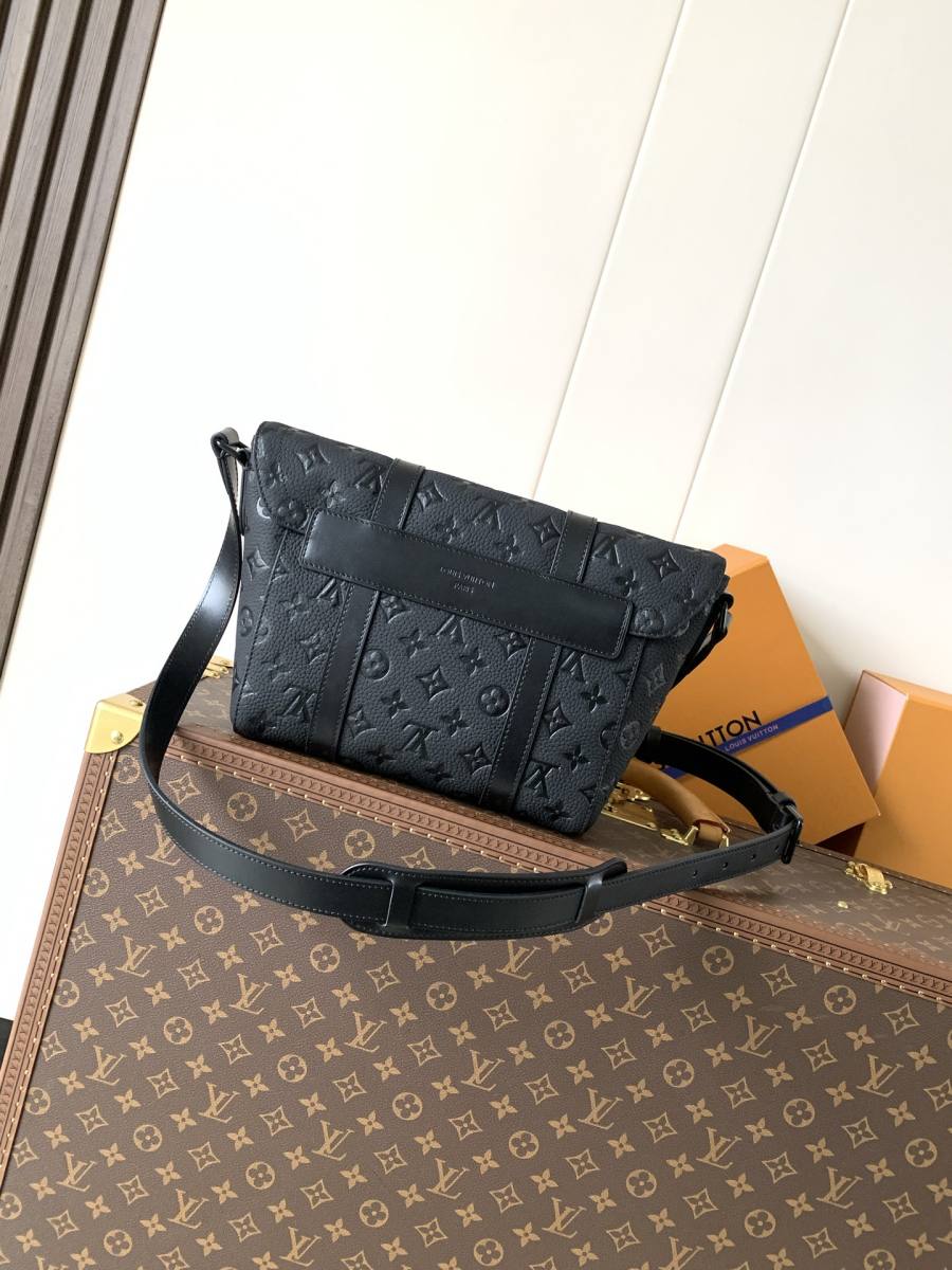 Louis Vuitton Christopher PM M28324 32 x 41 x 15 AF4D