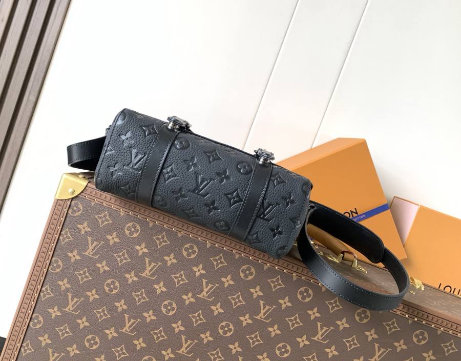 Louis Vuitton Christopher PM M28324 32 x 41 x 15 AF4D
