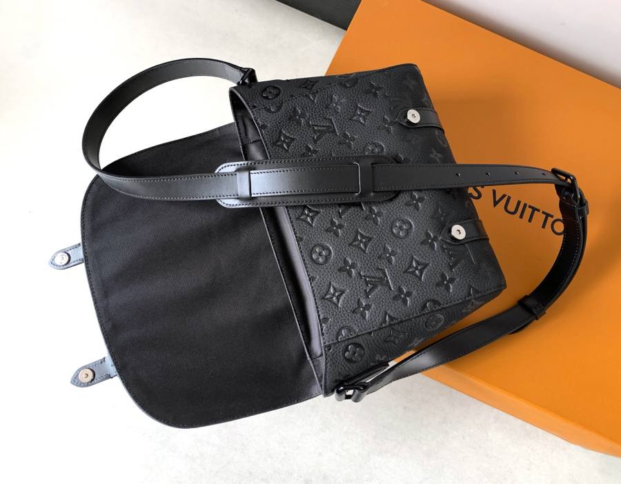 Louis Vuitton Christopher PM M28324 32 x 41 x 15 AF4D