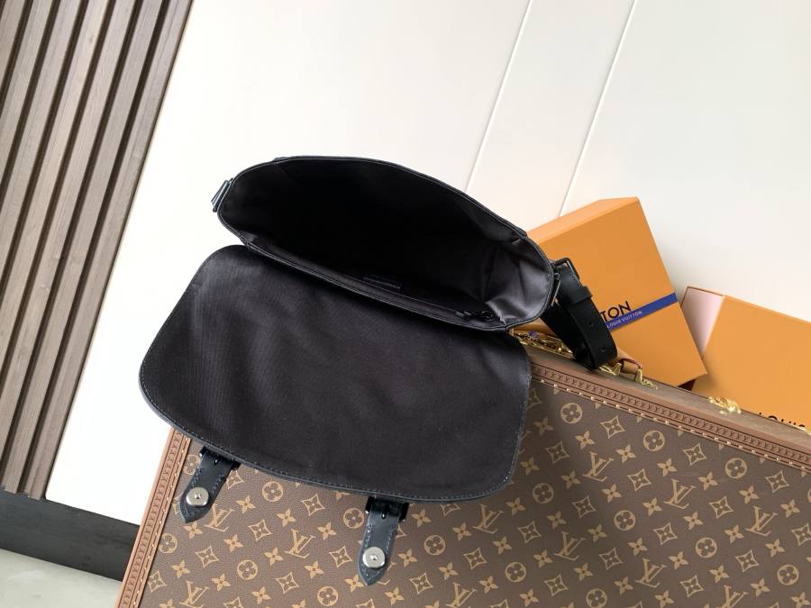 Louis Vuitton Christopher PM M28324 32 x 41 x 15 AF4D