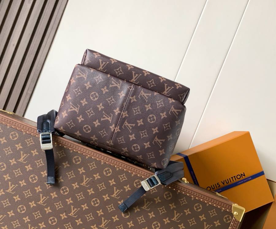 Louis Vuitton Discovery Small Backpack M28025 29 x 37 x 13 5E78