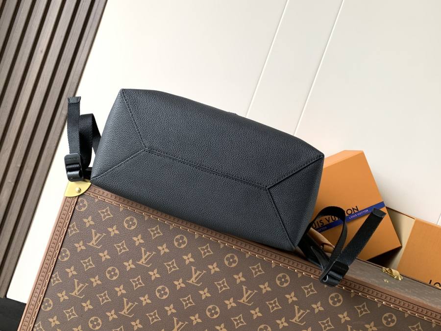 Louis Vuitton Fastline Backpack M15262 30 x 40 x 14 7408