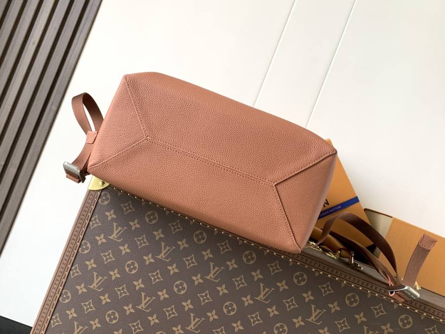 Louis Vuitton Fastline Backpack M26023 30 x 40 x 14 5224
