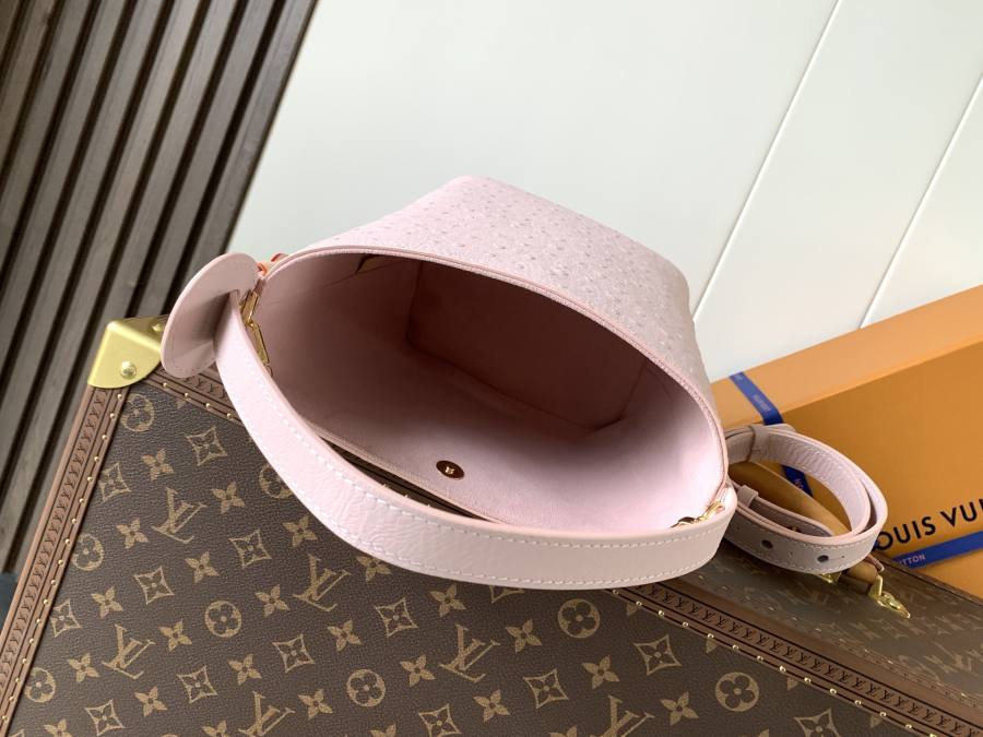 Louis Vuitton Handbag M12925 FD4D