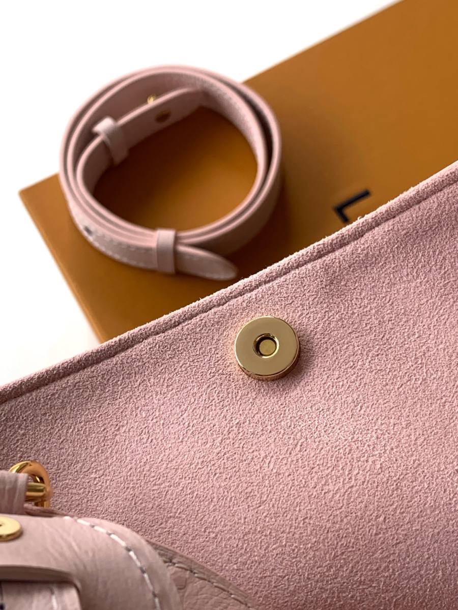 Louis Vuitton Handbag M12925 FD4D