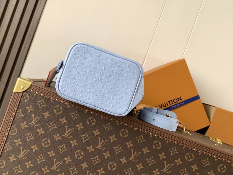 Louis Vuitton Handbag M13480 5976