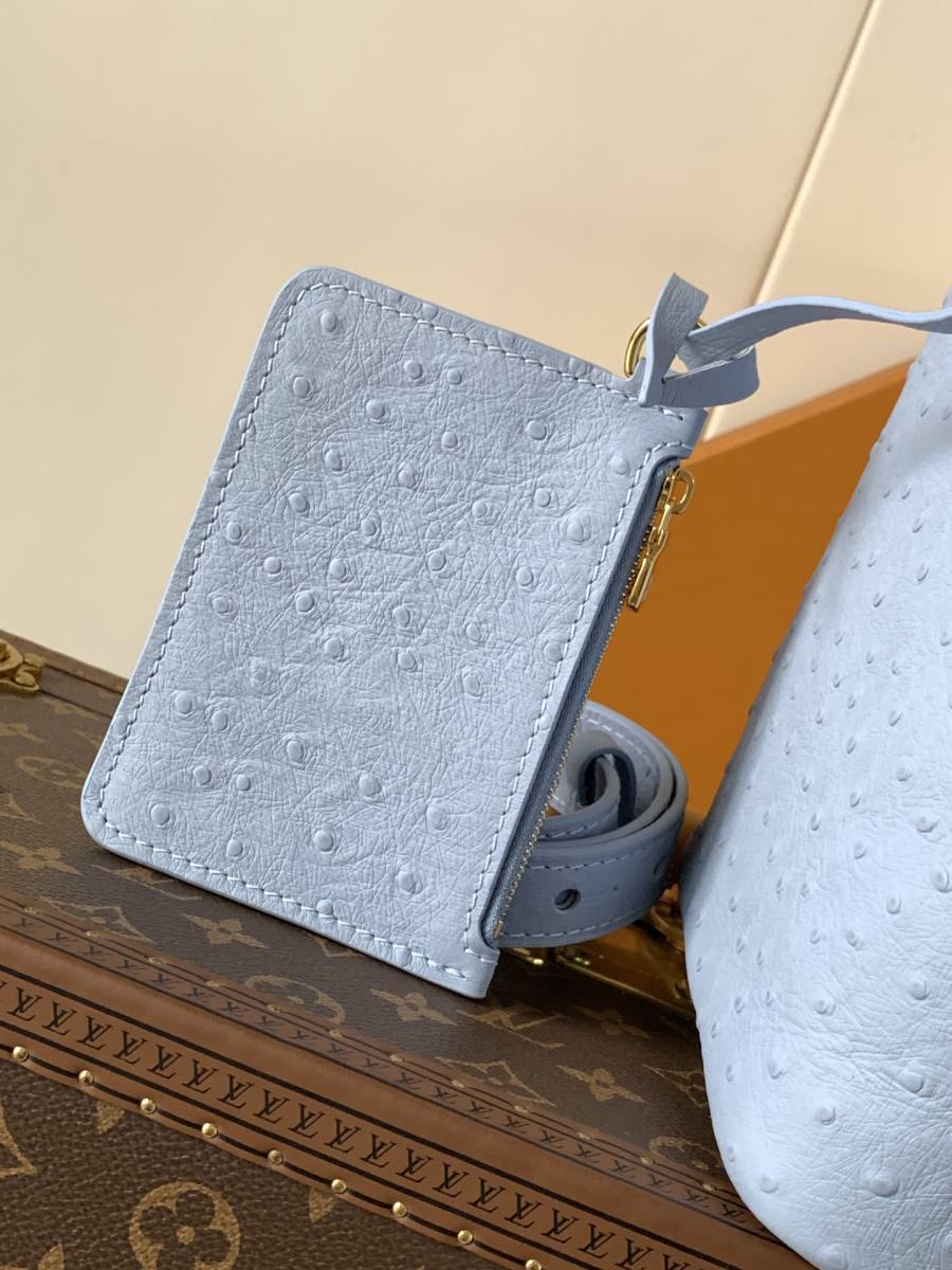 Louis Vuitton Handbag M13480 5976