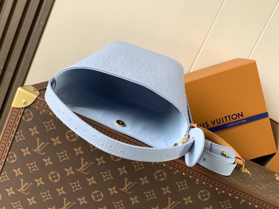 Louis Vuitton Handbag M13480 5976