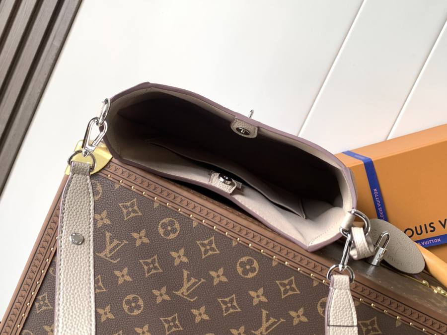 Louis Vuitton Handbag M14617 4EAA