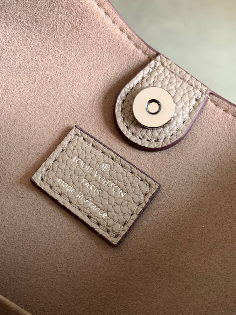 Louis Vuitton Handbag M14617 4EAA