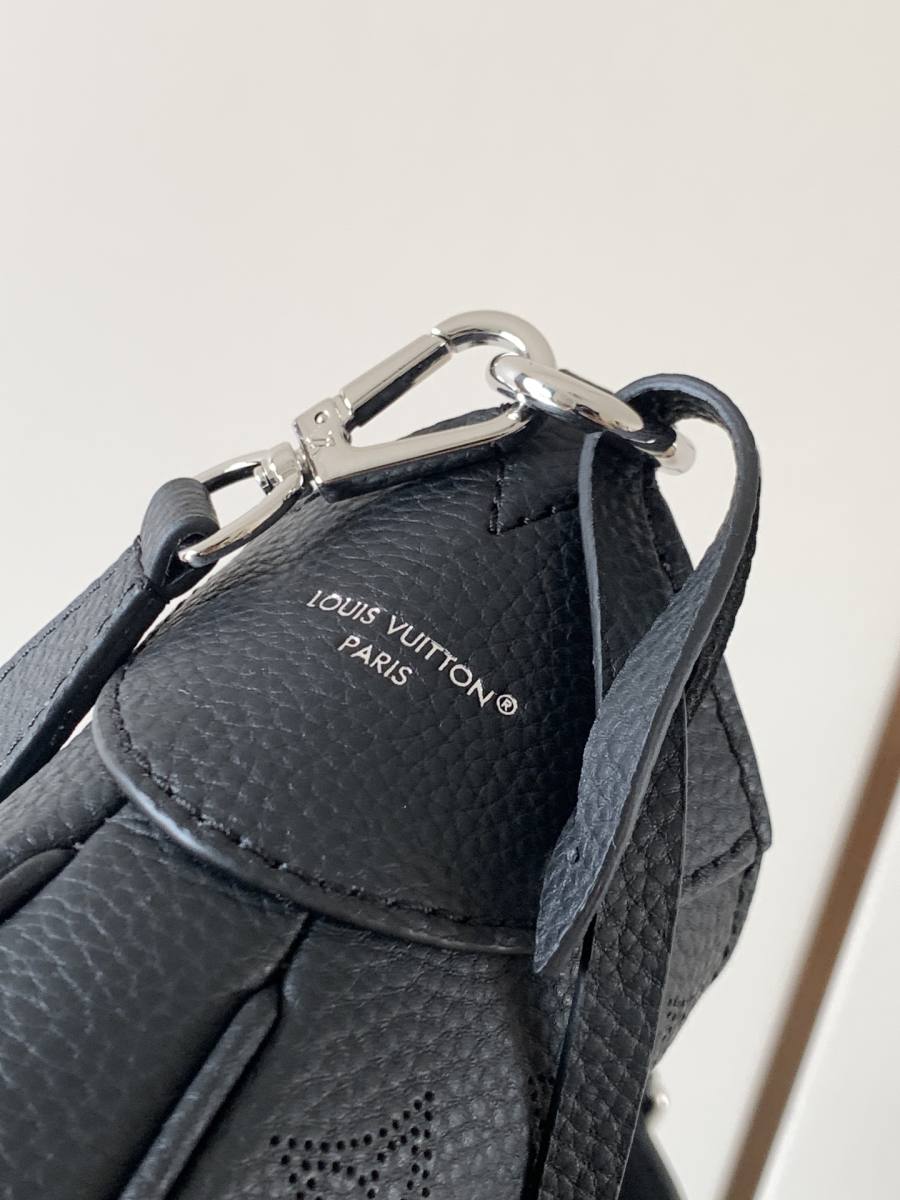 Louis Vuitton Handbag M14618 B6BF