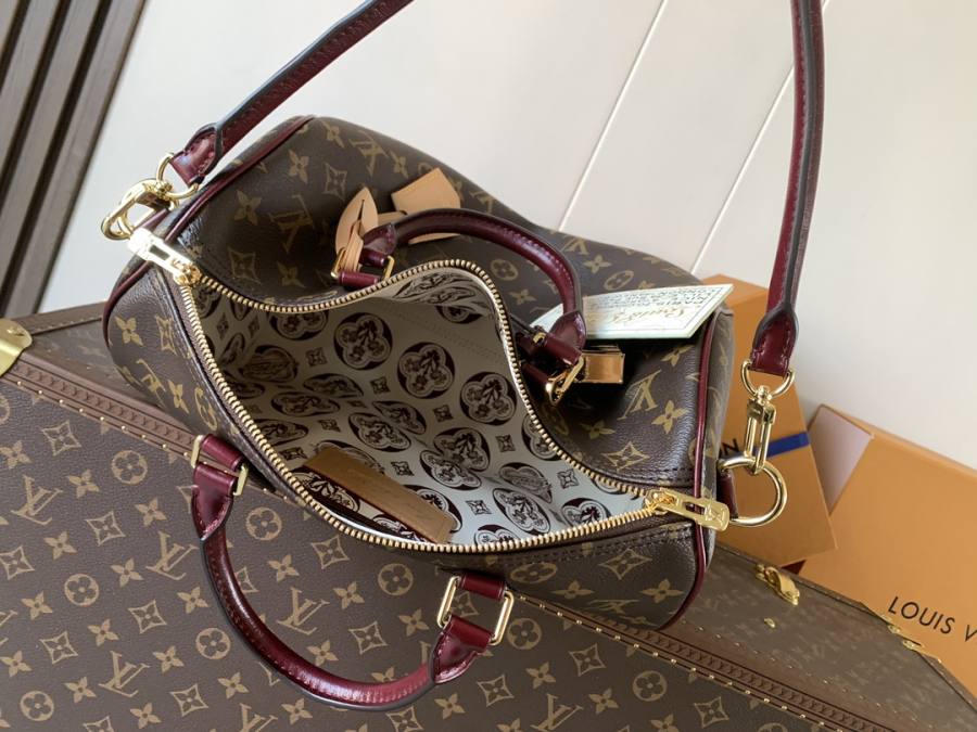 Louis Vuitton Handbag M15107 9B8A